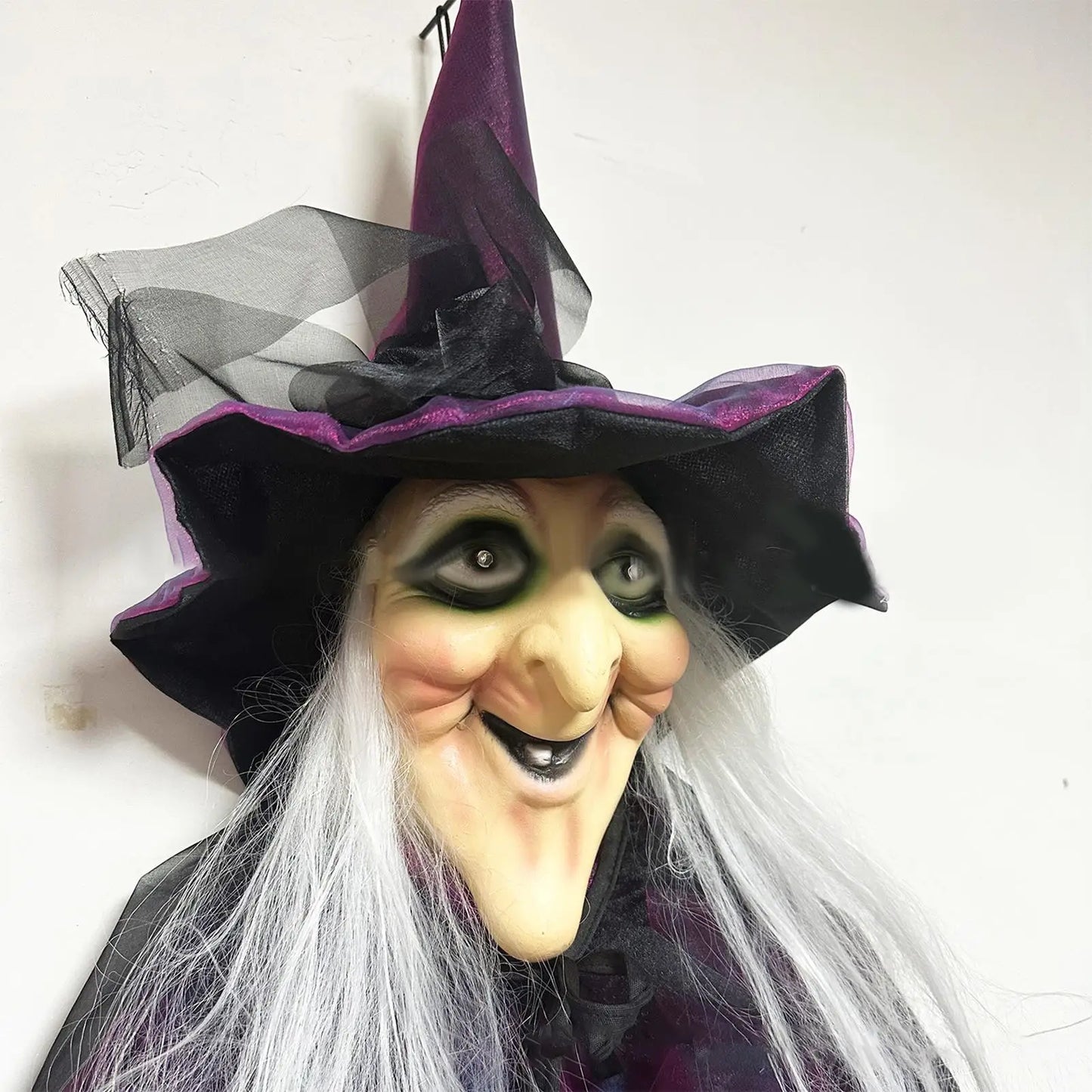 Halloween Standing Flying Witch Prop – Indoor/Outdoor Horror Decor